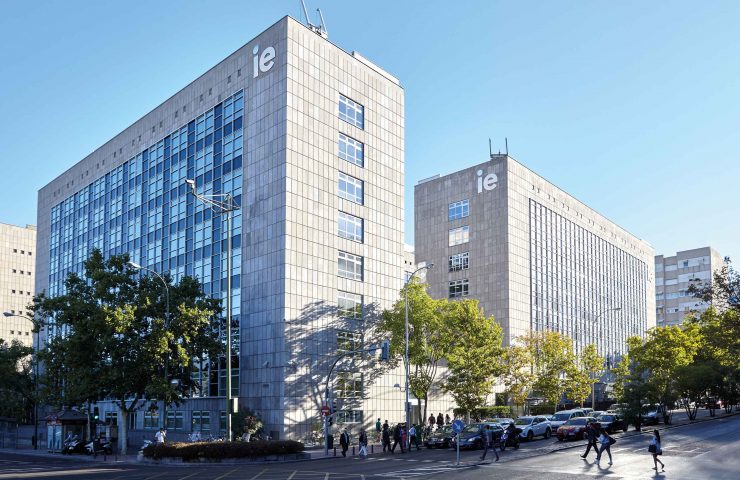 Cómo elegir la mejor academia online para estudiantes de IE University