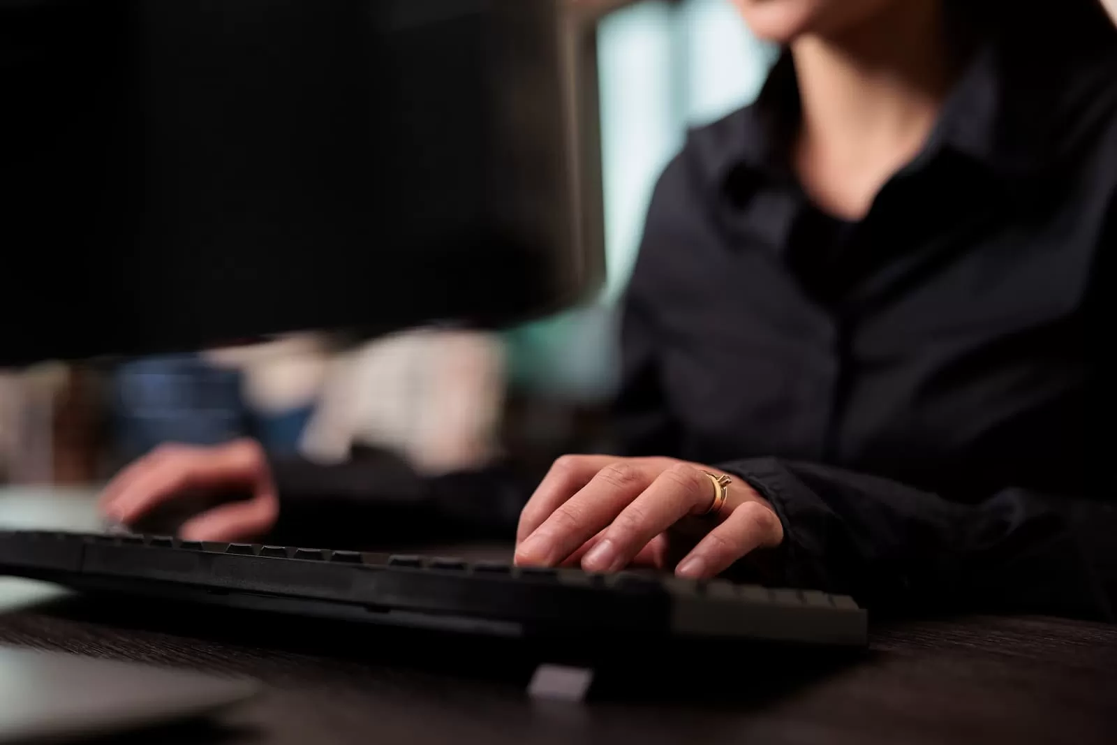Programador de redes neuronales que desarrolla procesador de datos de inteligencia artificial