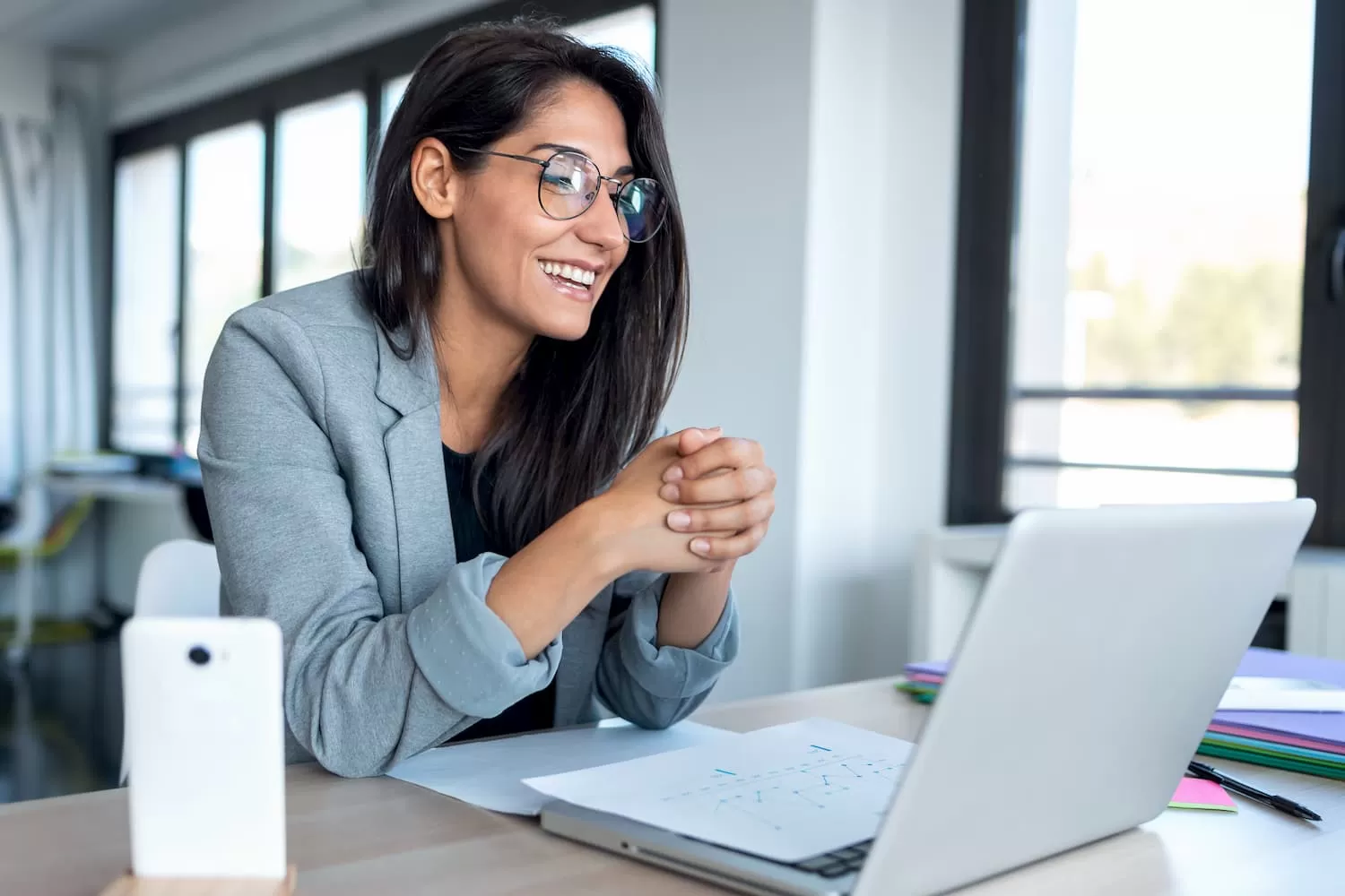 chica joven con gafas curso virtual