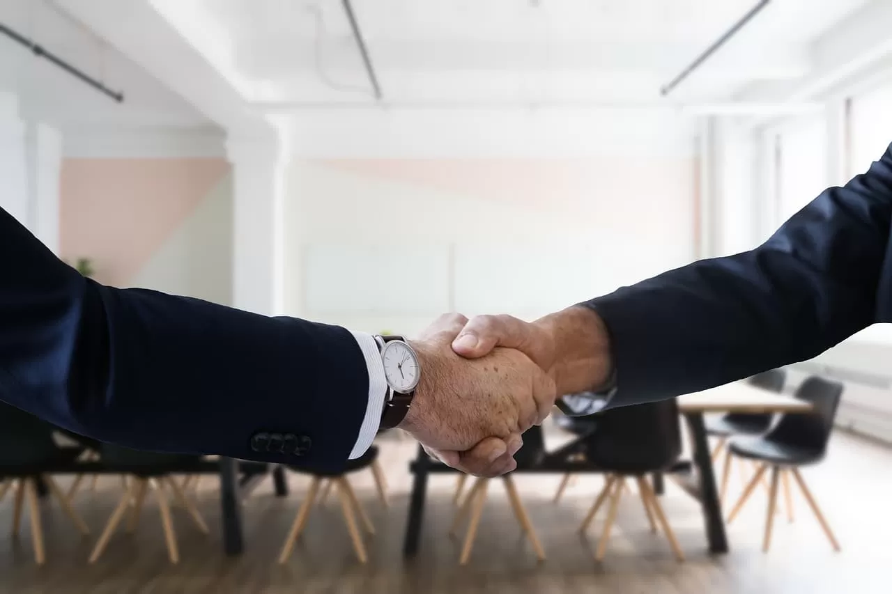 dar la mano consigue empleo españa