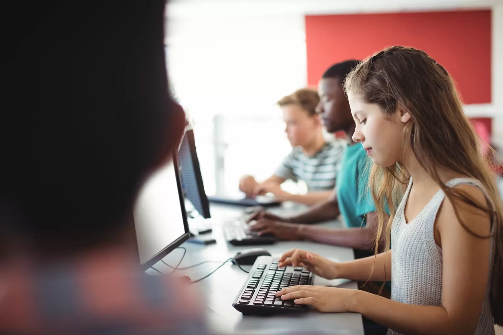 Cómo interactuar con los estudiantes mediante un software de