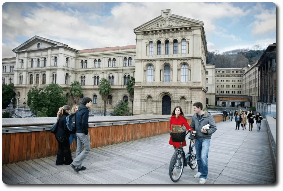 estudiar un grado en la universidad