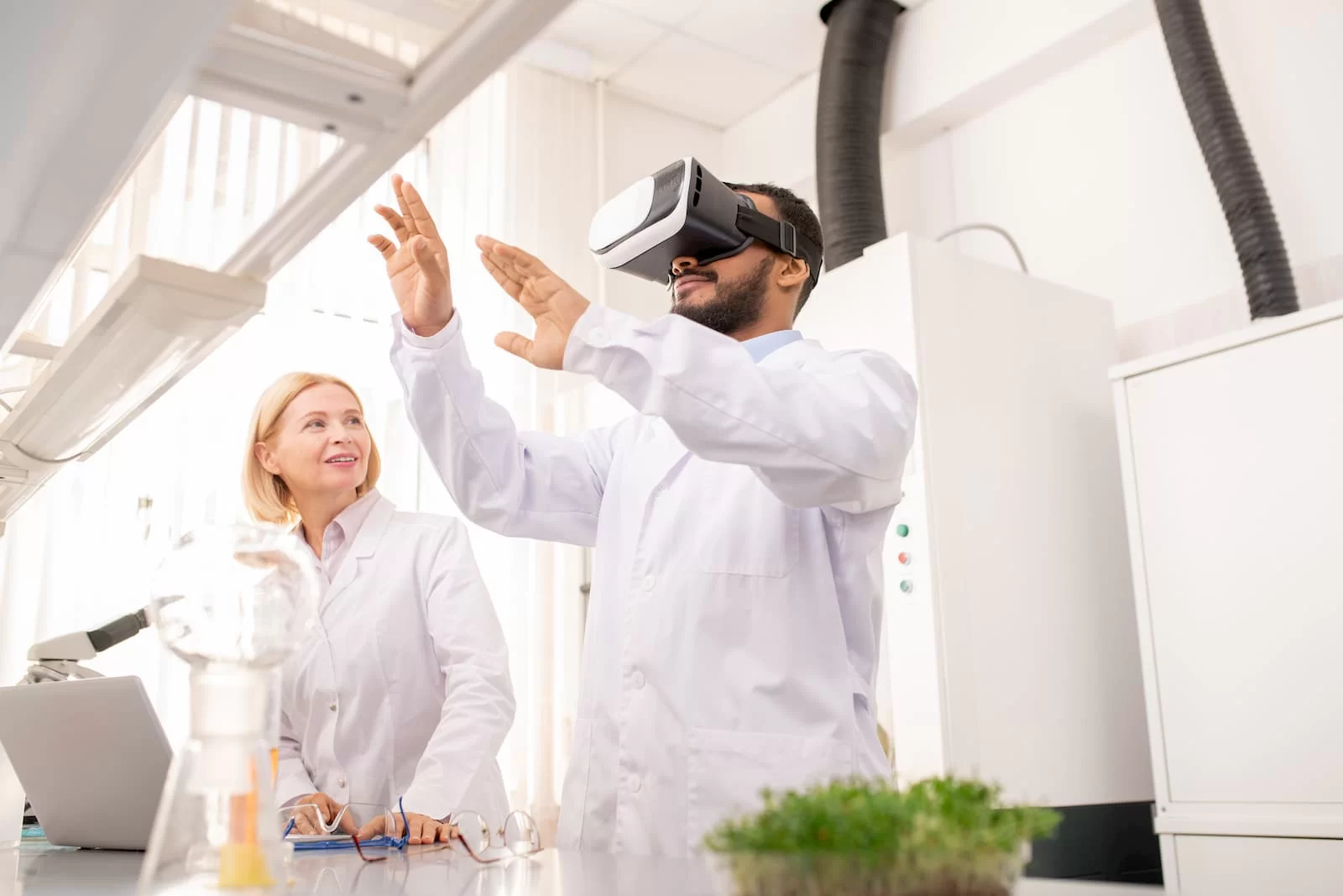 hombre laboratorio consejos para clase de ciencia