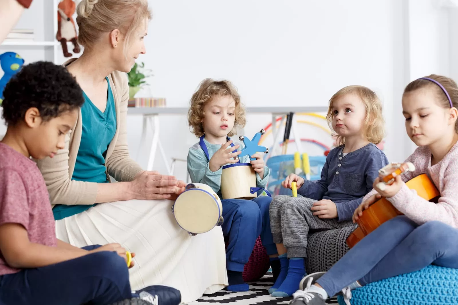 niños pequeños guarderia jardin de infantes