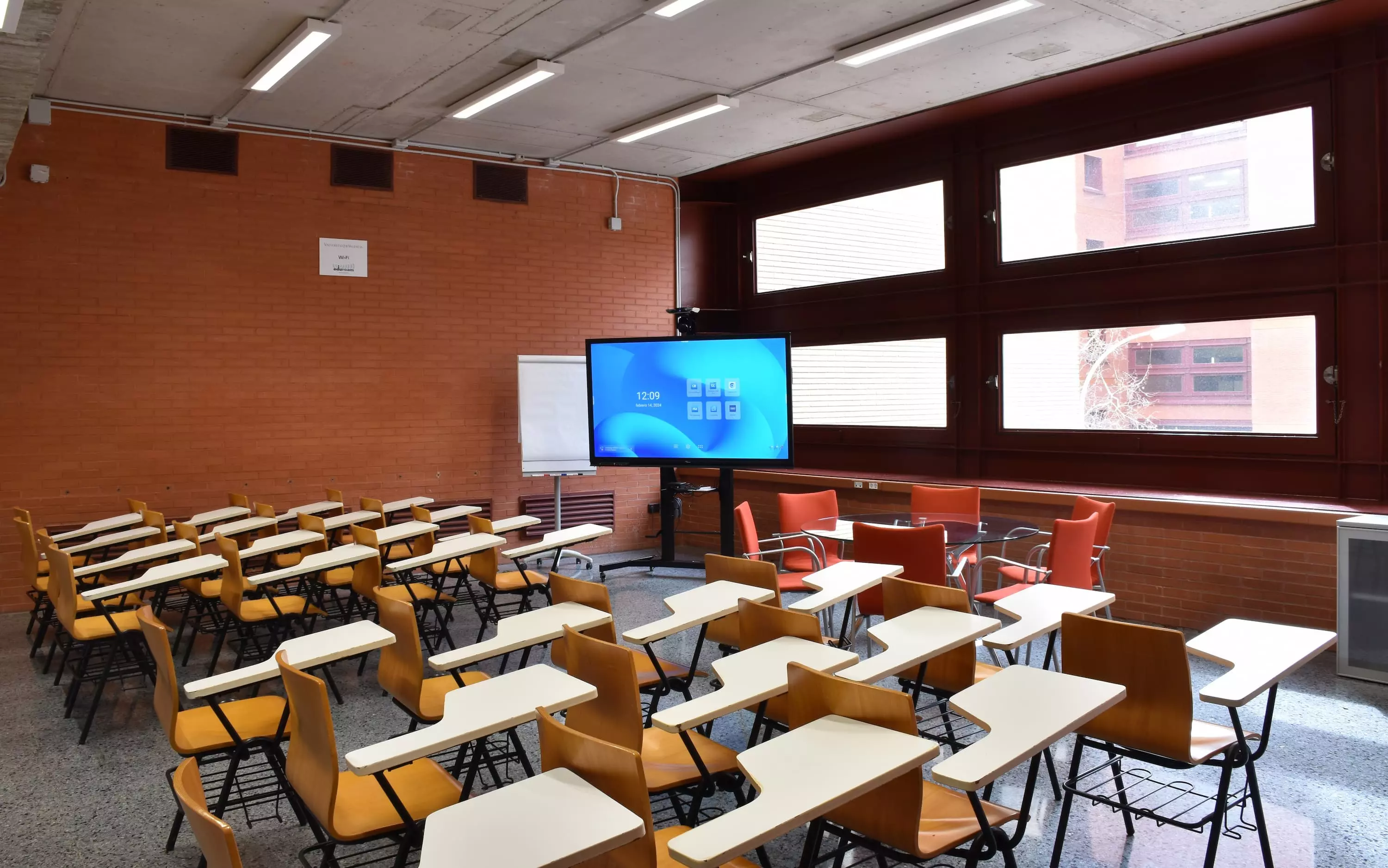 Sillas con pala, la mejor elección para un aula