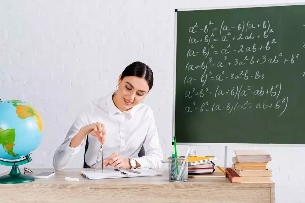 profesora de dibujo técnico