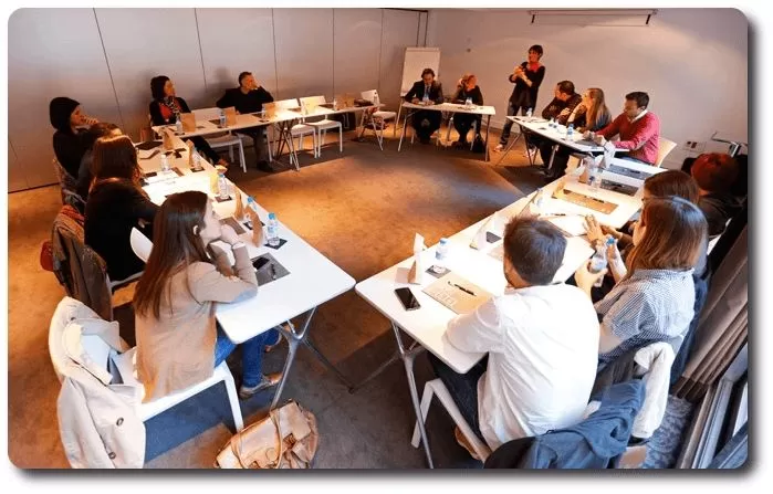 Clase en mesa redonda
