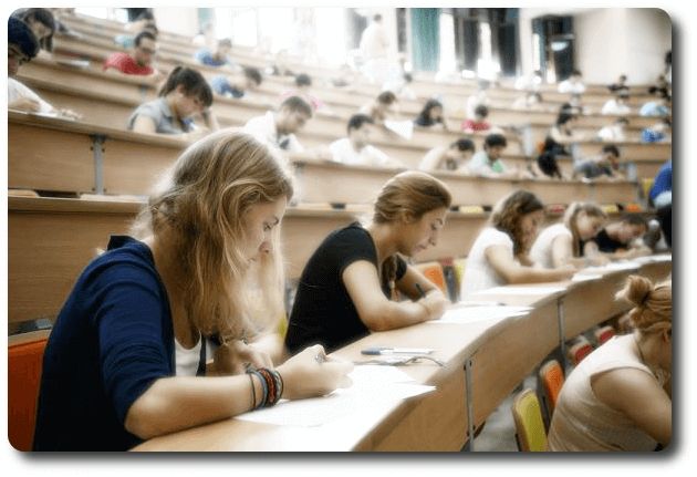 Selectividad, imagen de alumnos realizando el examen