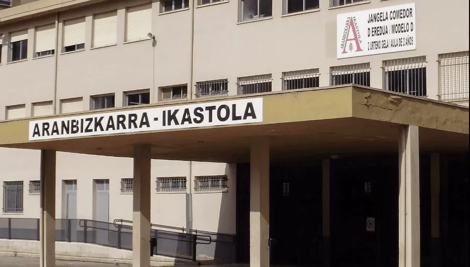 CEIP Aranbizkarra Ikastola HLHI logo