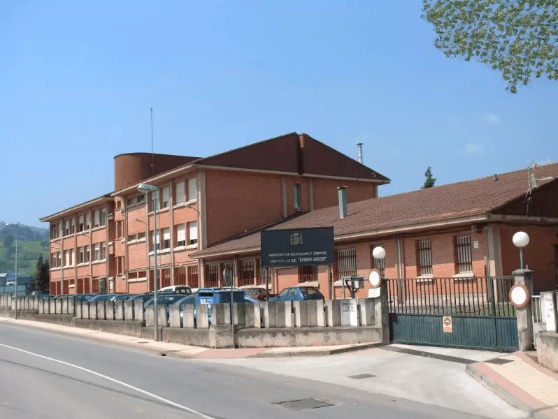 Ies Ramón Areces logo